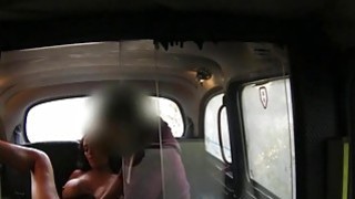 高颜值外围妹子， 模特级身材，床边狂抠蝴蝶穴水汪汪，舔穴颜射肆意玩弄
