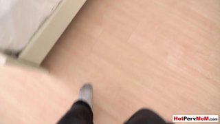 我饥渴的继妹像马一样骑着我的鸡巴